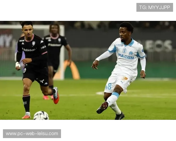 马赛清洗中场安赫尔·戈麦斯，狼队租借谈判进入后期