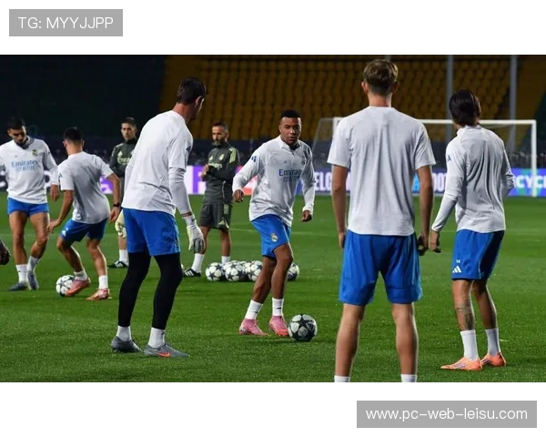 皇马进行佩戴面罩特训,针对性提升客战体能储备 皇马进行佩戴面罩特训,针对性提升客战体能储备