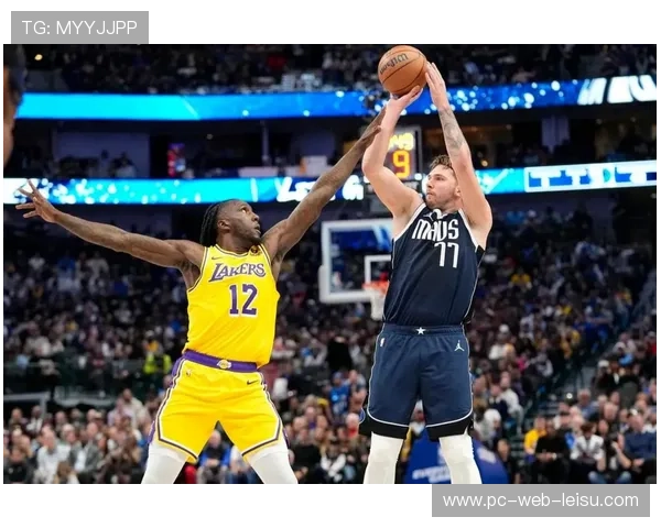 艾顿因右膝酸痛缺席比赛，东契奇继续休战